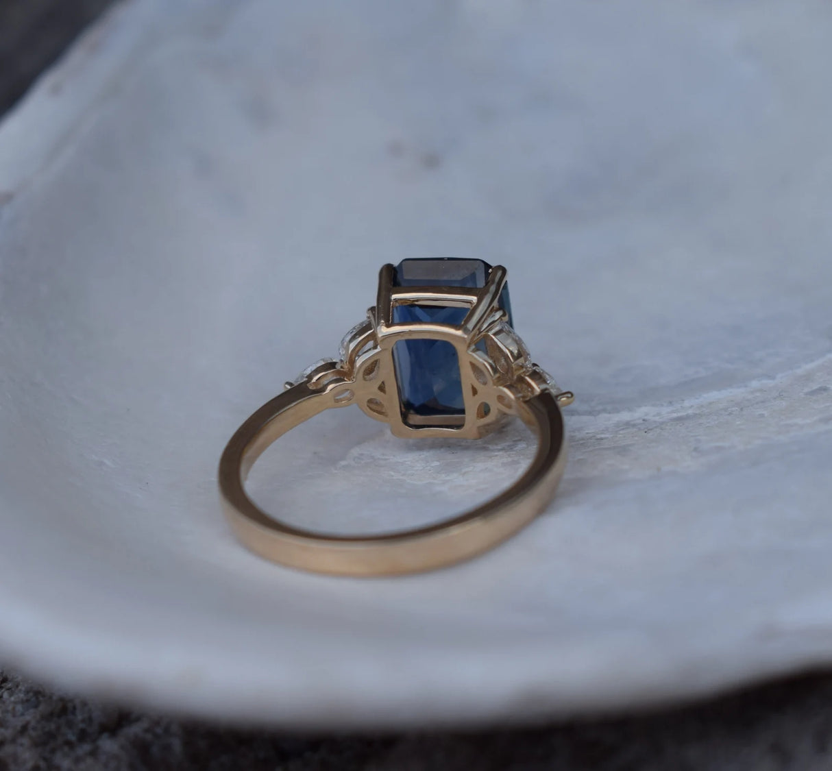 Nhẫn Lam Khổng Tước Trillium