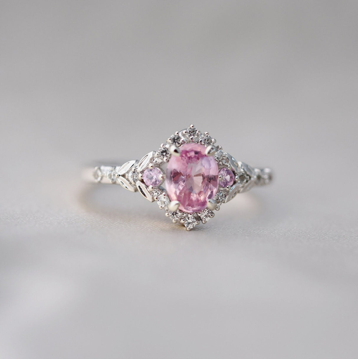 Nhẫn Hồng Sương Cổ Tích