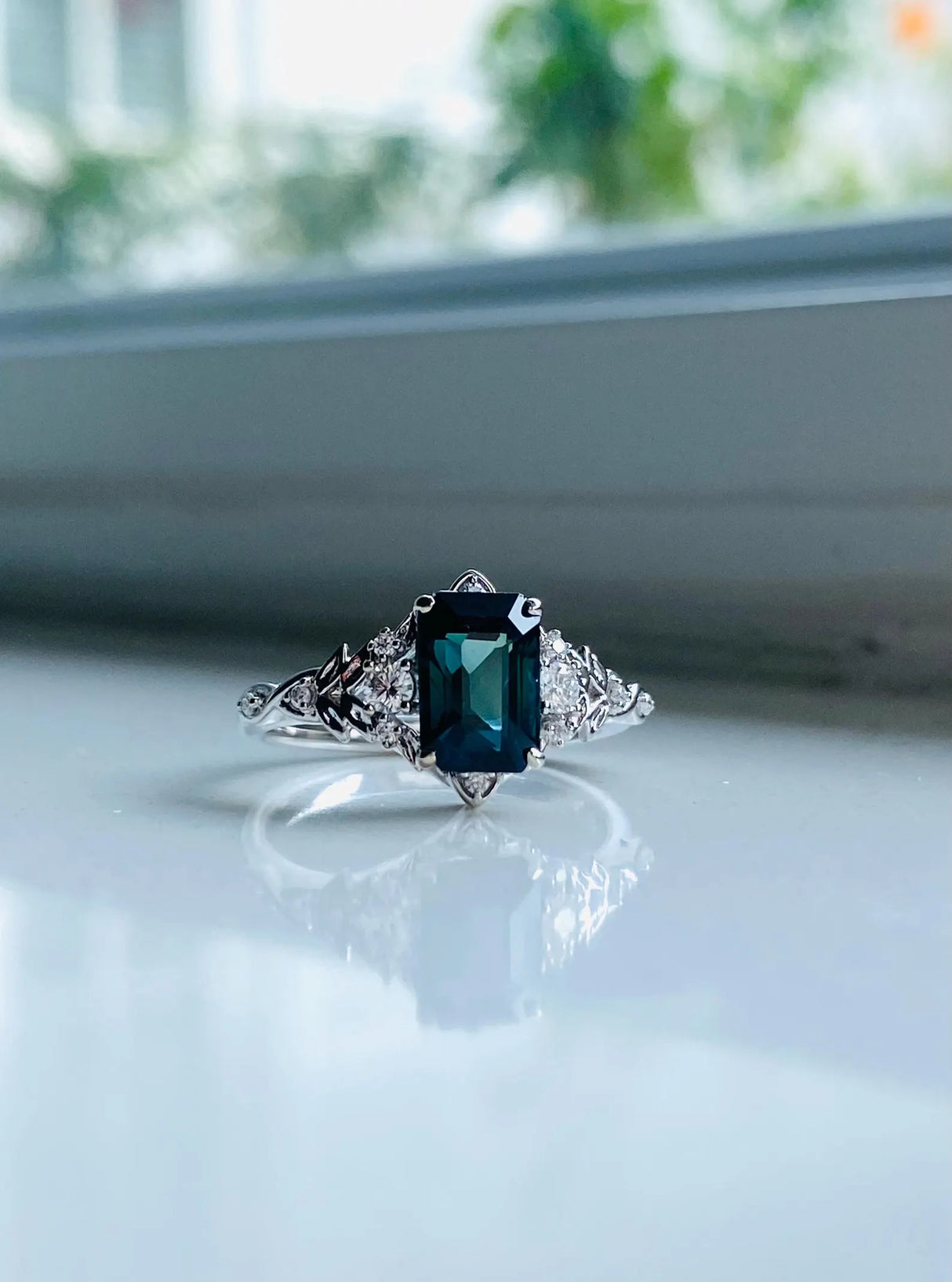 Nhẫn Eowen – Emerald Cut Fantasy