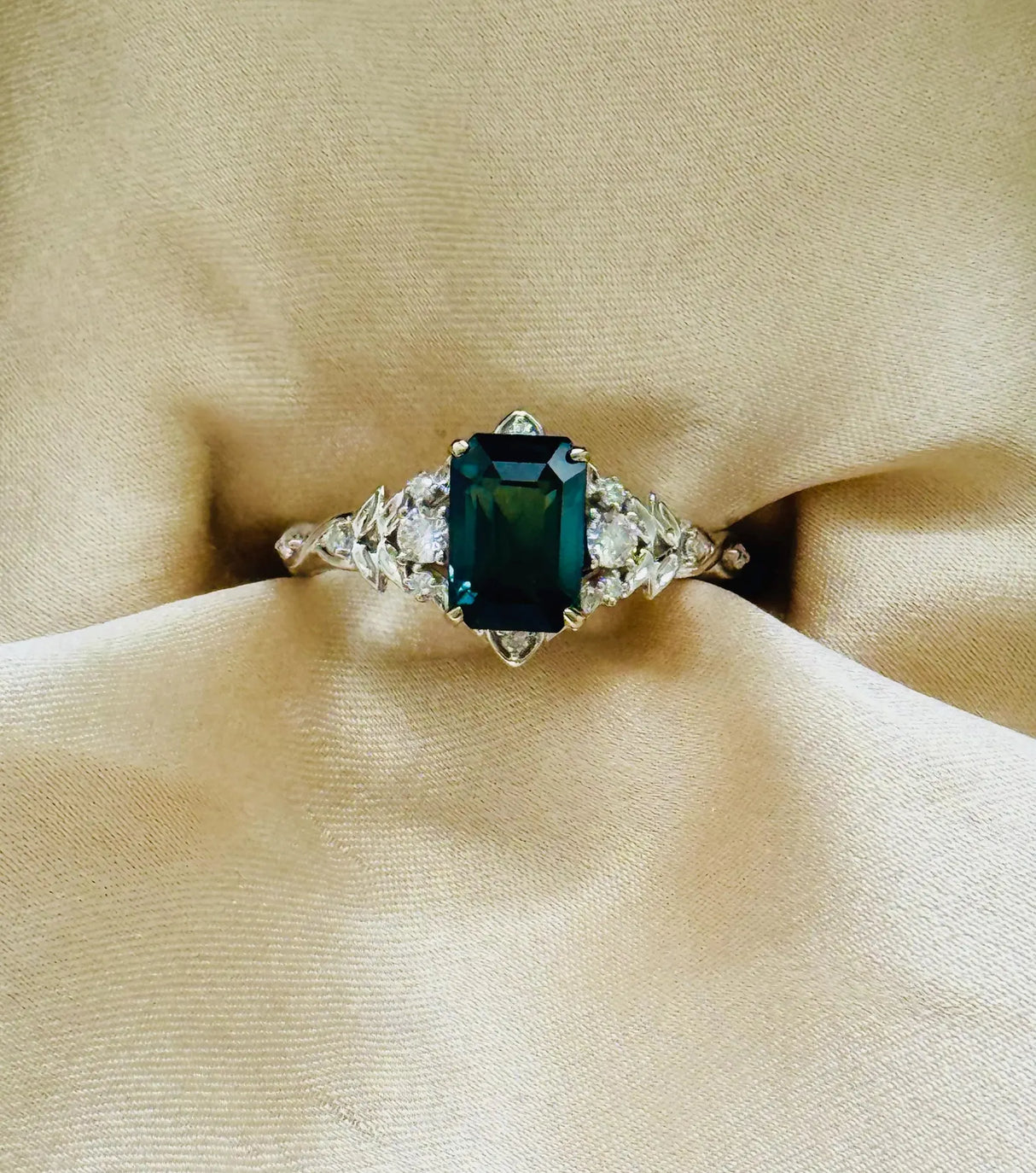 Nhẫn Eowen – Emerald Cut Fantasy