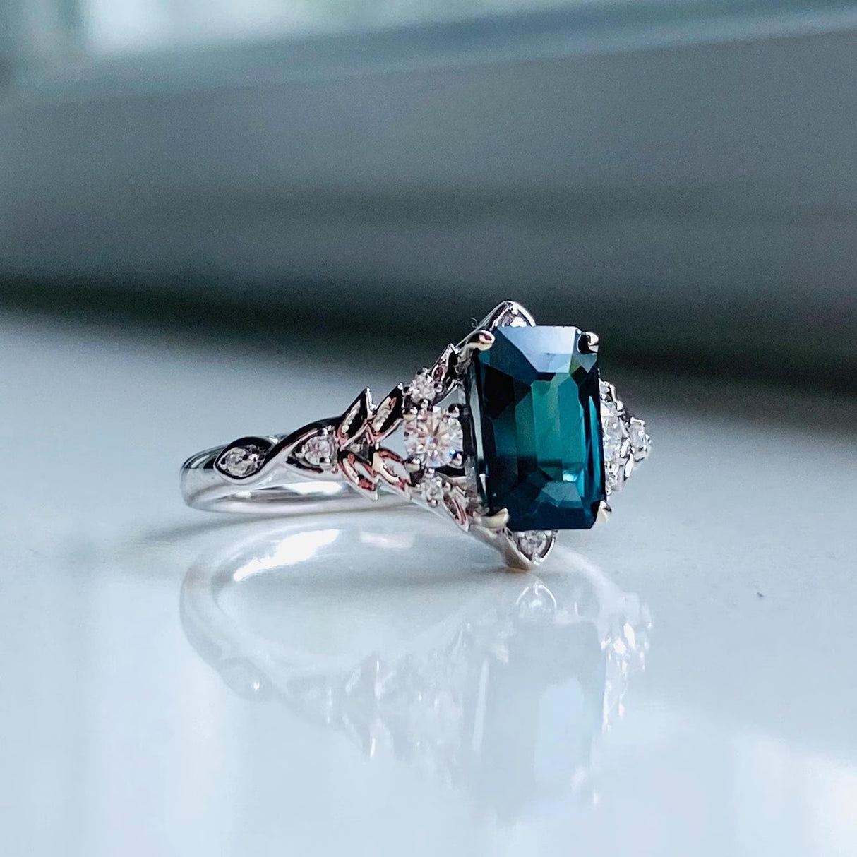 Nhẫn Eowen – Emerald Cut Fantasy