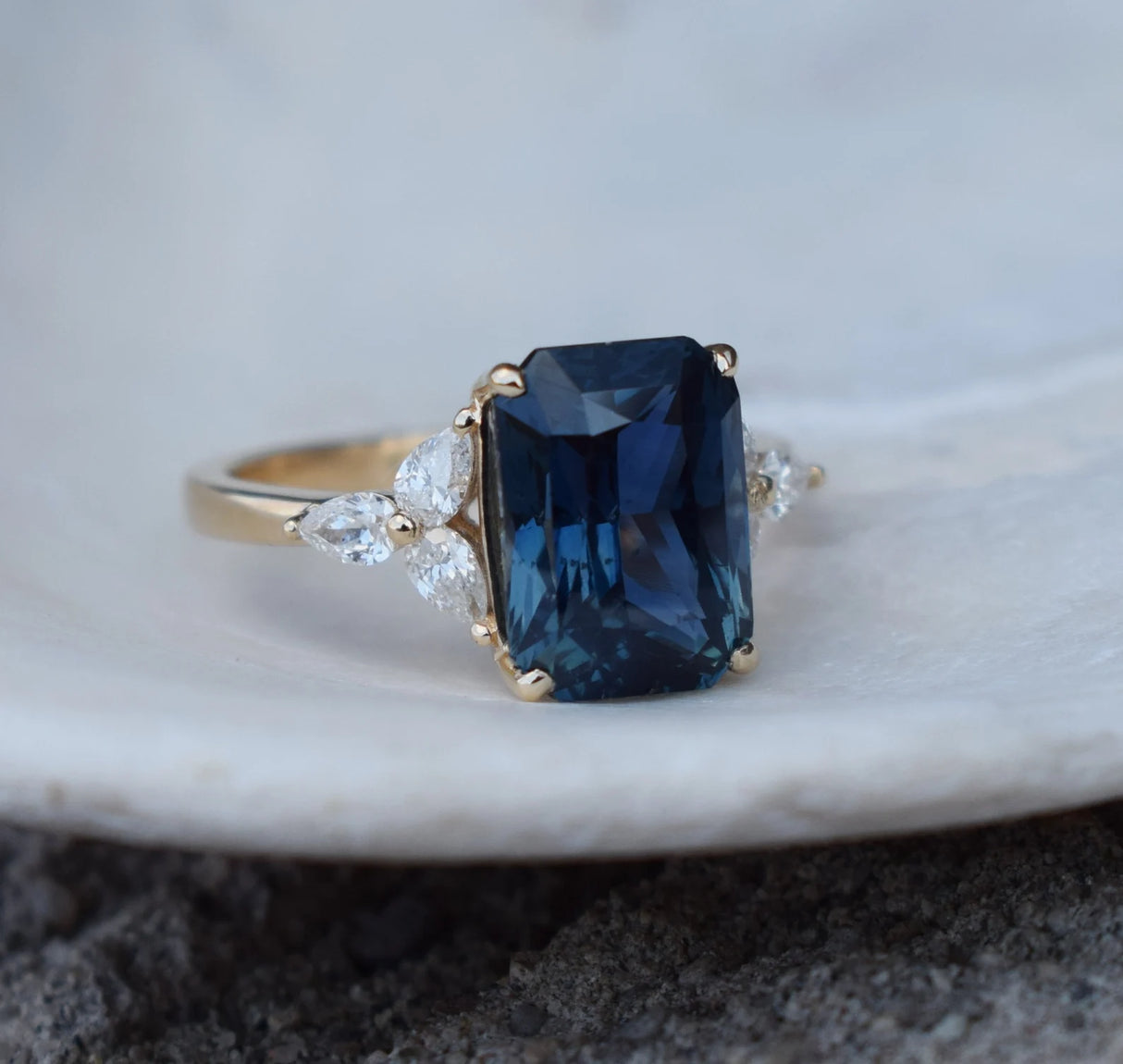 Nhẫn Lam Khổng Tước Trillium