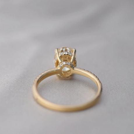 Nhẫn Blake Hidden Halo Oval