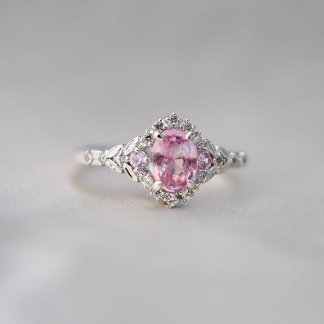 Nhẫn Hồng Sương Cổ Tích