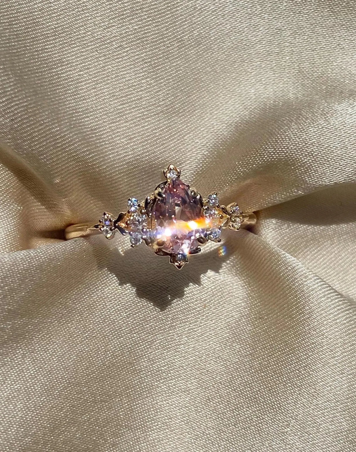 Nhẫn Dela – Pear Cut Fairytale