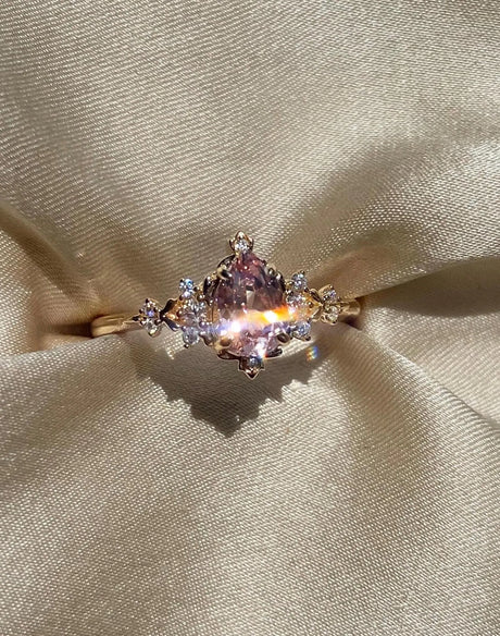 Nhẫn Dela – Pear Cut Fairytale