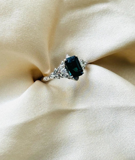 Nhẫn Eowen – Emerald Cut Fantasy