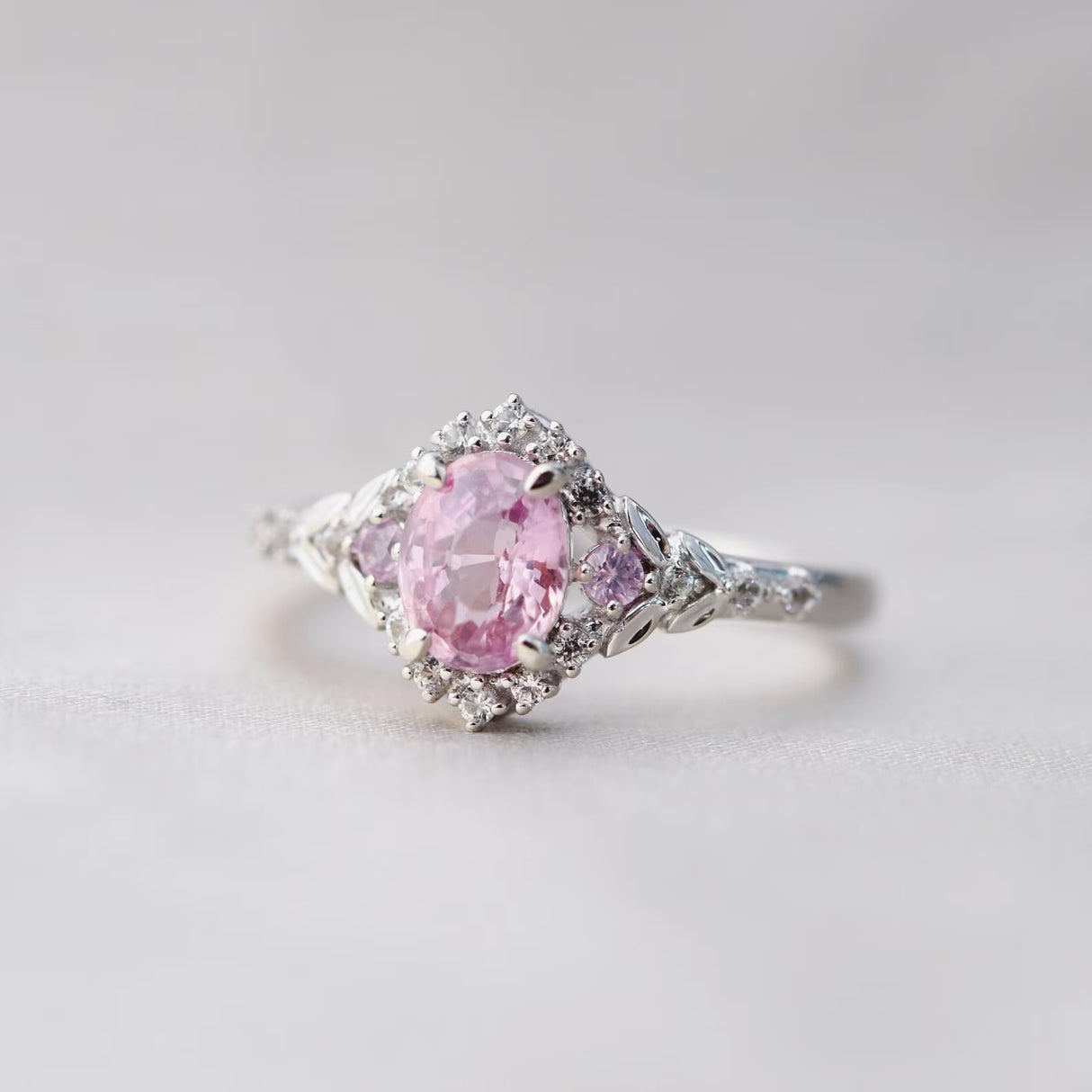 Nhẫn Hồng Sương Cổ Tích