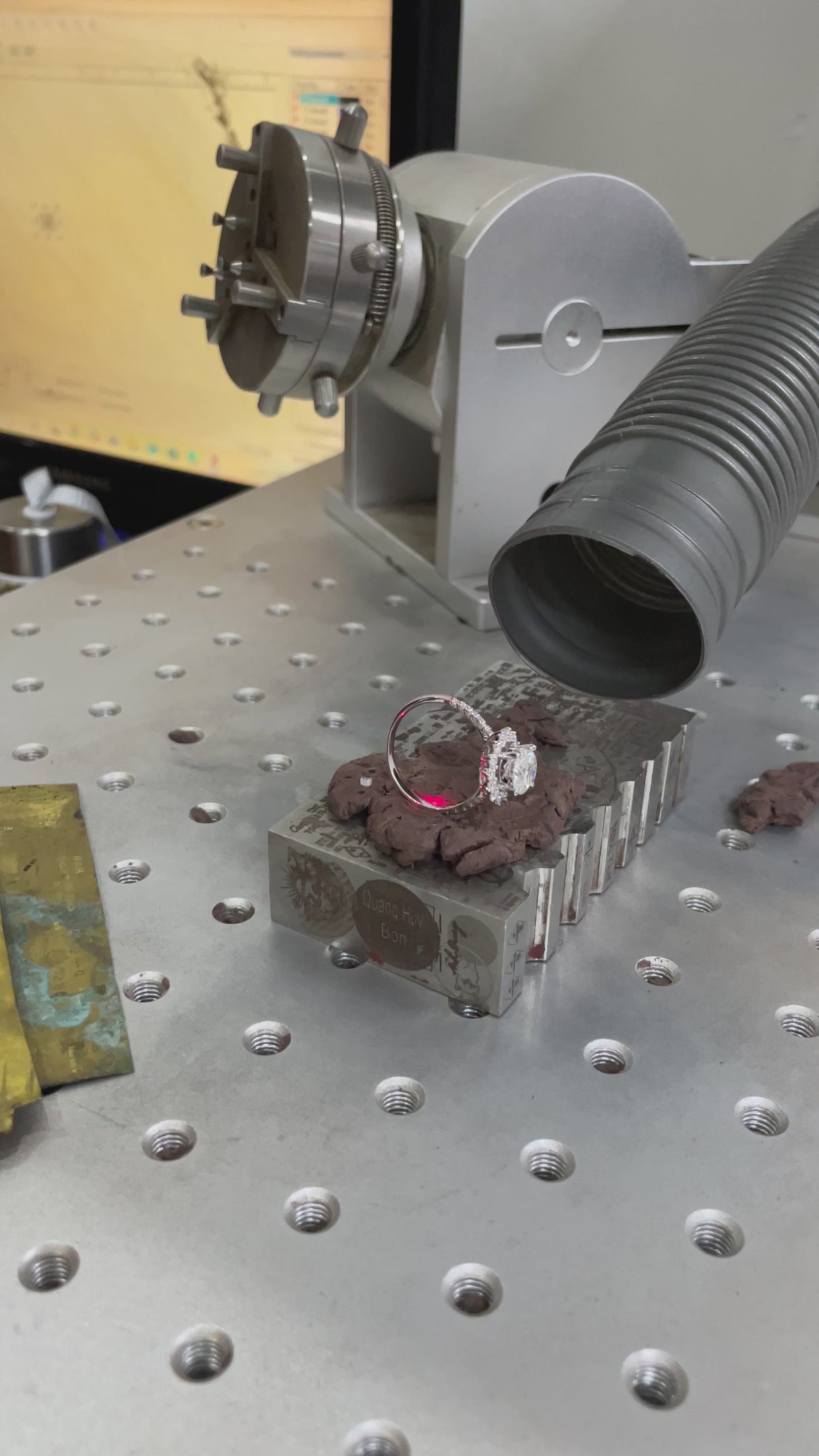 [Manh Hieu - Hanoi] Sunflower Radiance Ring – Moissanite